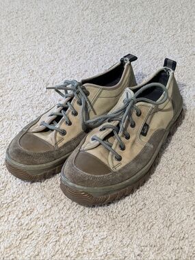 G.H. Bass & Co. Tan and Brown "Brock" Sneakers Classic Low-Top Design, Size 9.5M